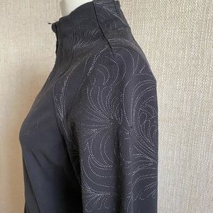 Lululemon black top embroidered sz8